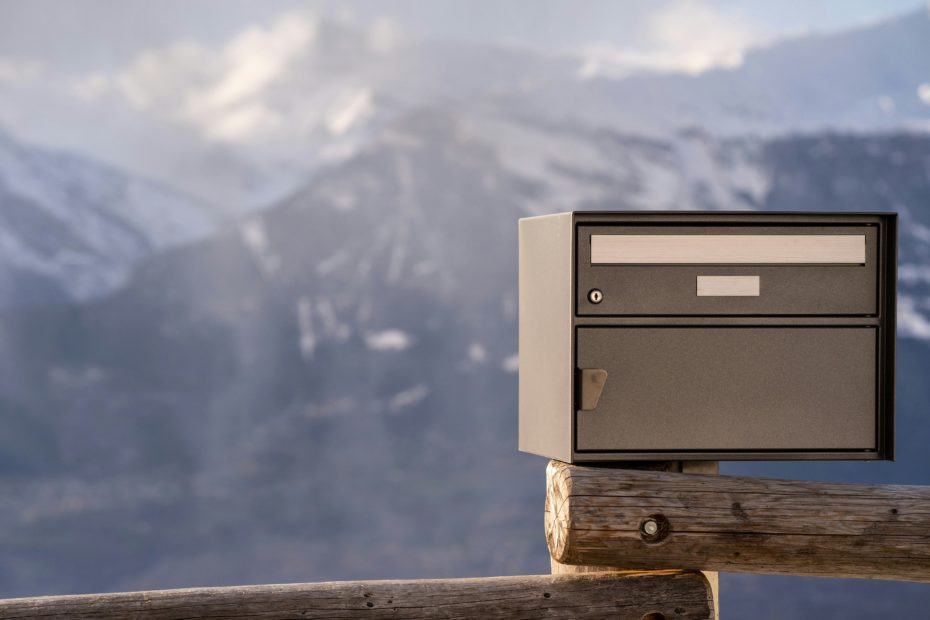 Boîte aux lettres avec vue sur la montagne